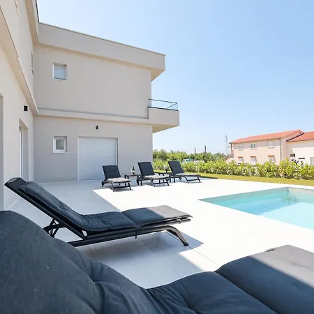 Premium Antea With Pool Villa Nin
