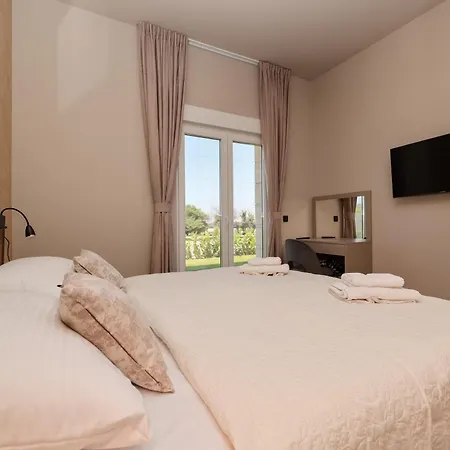فيلة Premium Antea With Pool نين